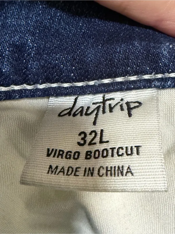 Buckle Daytrip Virgo Bootcut Jeans Mid Rise Curvy Embellished Pockets 32 LONG - Image 7