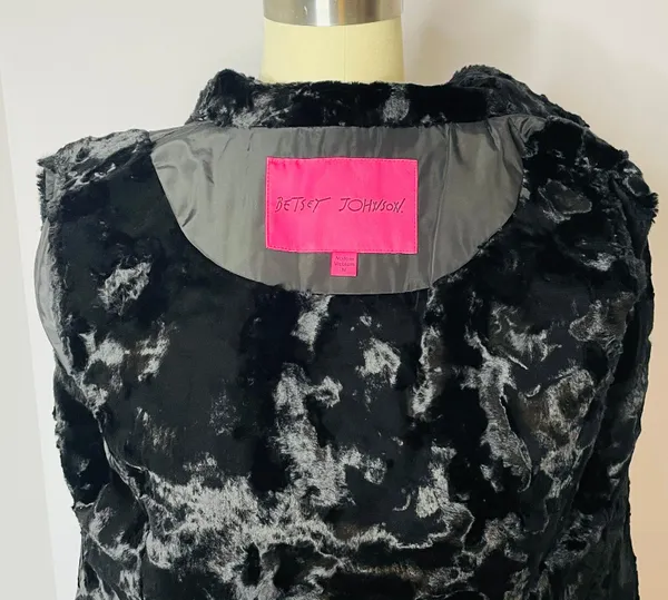 Black Fur Lined Cape Coat- Size Medium- Missing Belt - Image 10