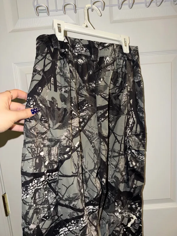 SheIn Gray Camo Cargo Pants - Image 4