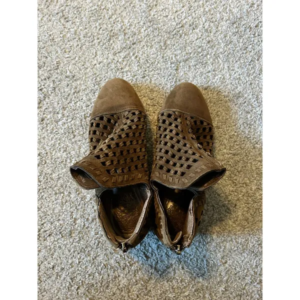 Vince Camuto Suede Cutout Booties Phortiena‎ Pumpernickle 6W - Image 4