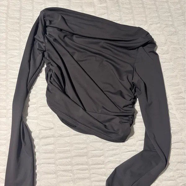 Elegant Dark Gray Long Sleeve Top Size M - Image 2