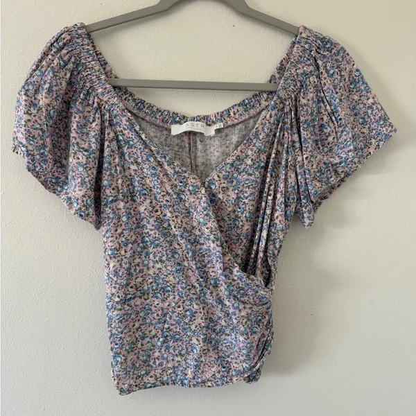Revolve ASTR the Label Flutter Sleeve Pink and Blue Floral Wrap Blouse women’s medium - Image 4