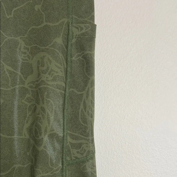 Zyia Active Light n Tight Olive Maze Green High Waist Crop Leggings size 8-10 - Image 7