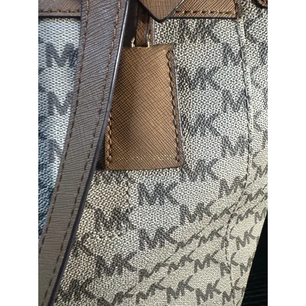 Michael Kors Signature Handbag Brown With Gold tone Lock Zippered - Image 4
