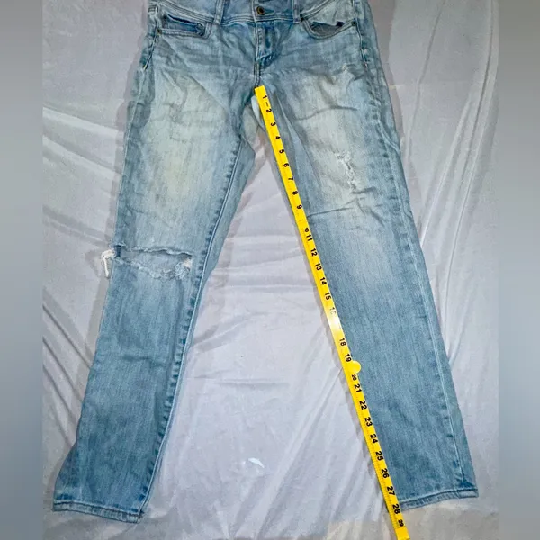 American Eagle • Destroyed Light Wash Skinny Jeans • Size 8 - Image 7