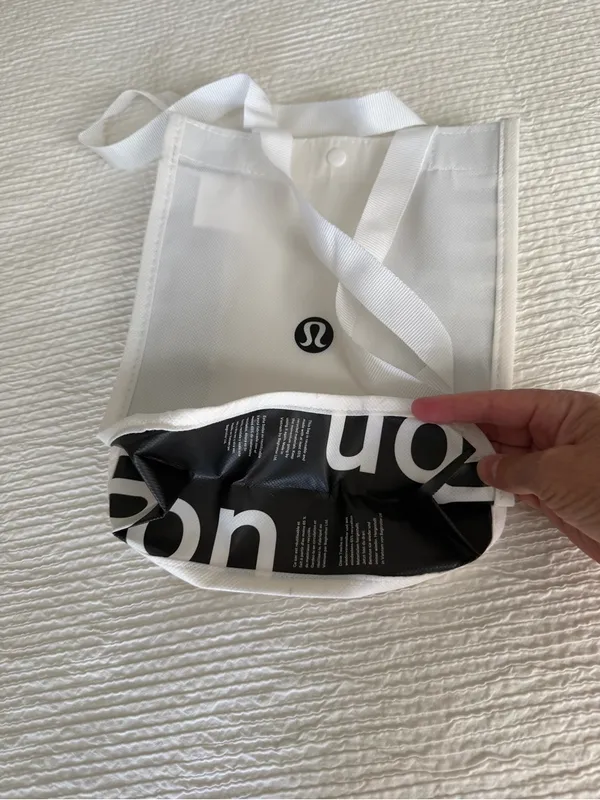 Lululemon empty shopping bag - Image 4