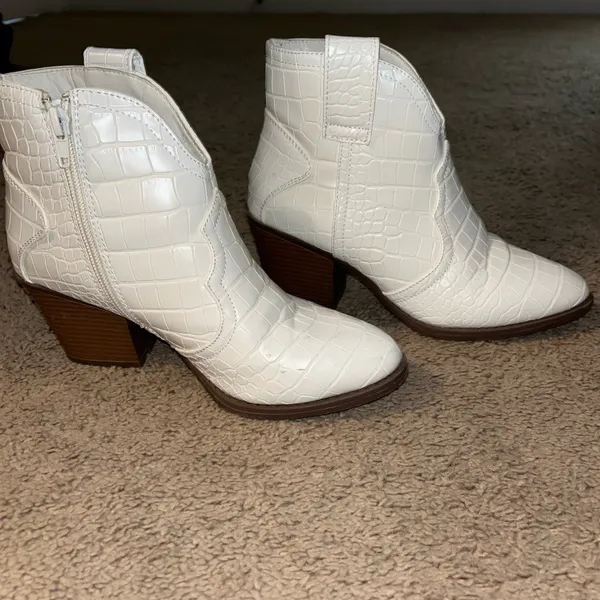Belk Short white cowboy boots - Image 2