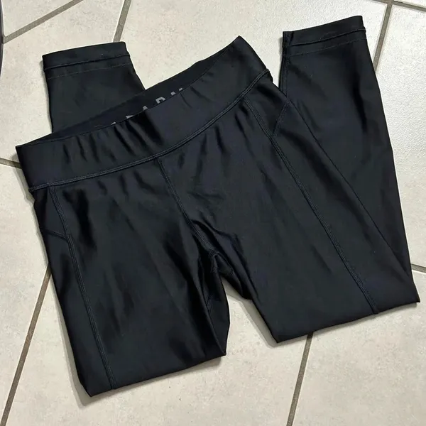 Under Armour Women Black Compression Capri‎ Leggings Heatgear Athletic Size M - Image 8