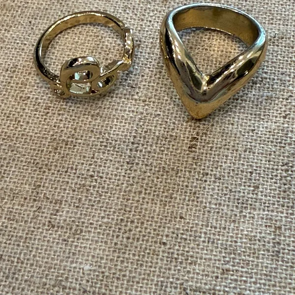 🎉 BOGO 🎉 Gold Ring Set - Image 2