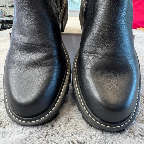 Bernardo Black Leather‎ Lug Sole Chelsea Boots Women 6M Pull On Chunky Heel - Image 3