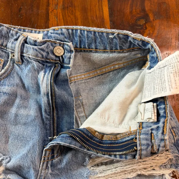 Zara Light Wash Distressed High Waisted Denim Shorts Size 0 727/002/400/32 - Image 8