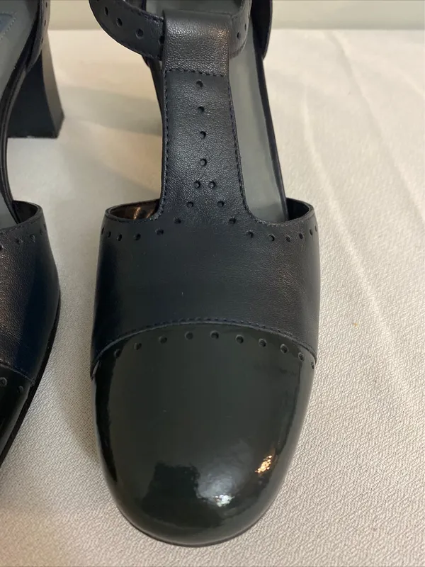 Trotters women’s dark gray T-Strap heels pump shoes size 7.5 - Image 3