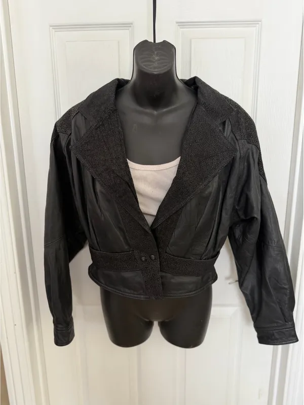 Byrnes & Baker black leather cropped jacket Size M - Image 6