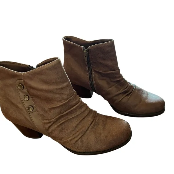 Baretraps Women's Size 8 Riviera Ankle Booties Brown Gray Scrunched Buttons - Image 2