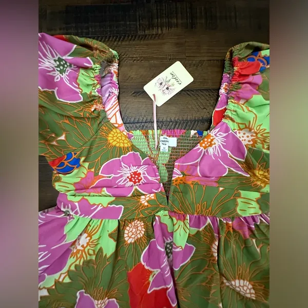 Entro Women’s Vivian V-Neck Bubble Sleeve Top Medium Floral NWT - Image 4