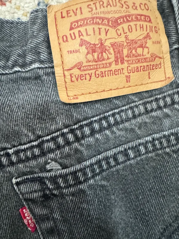 vintage black Levi’s shorts size 8 women’s - Image 3
