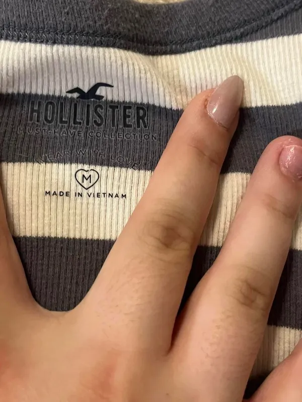 Hollister Co. white + navy striped cropped tee Size M - Image 2