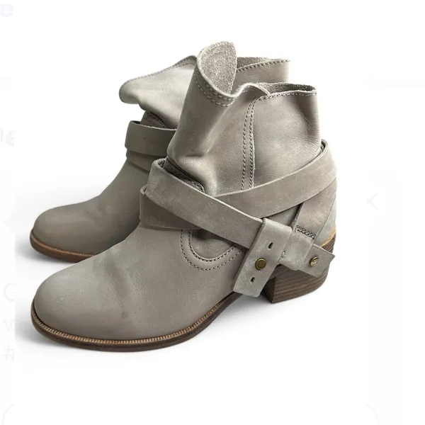 UGG Australia Elora Sahara Genuine Smooth Leather Stacked Heel Ankle Boot Size 5 - Image 3