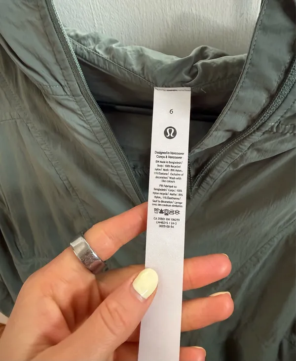 lululemon athletica Lightweight Hooded Jacket in Sage Green - Image 3