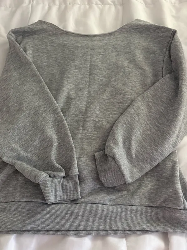 Shein Grey Off-The-Shoulder Sweater with Cheetah Print - Image 3
