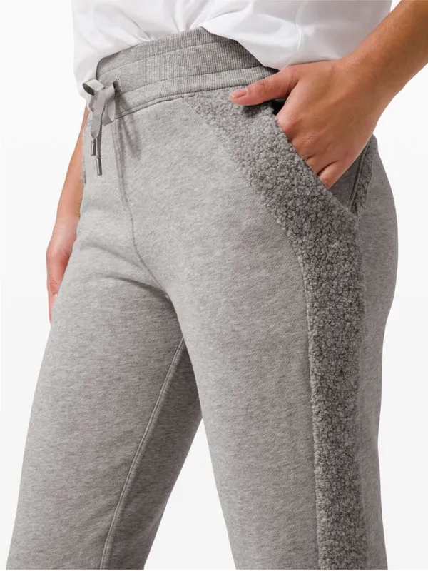 Lululemon scuba Sherpa Light Gray Joggers Pant Sz: 4 - Image 3