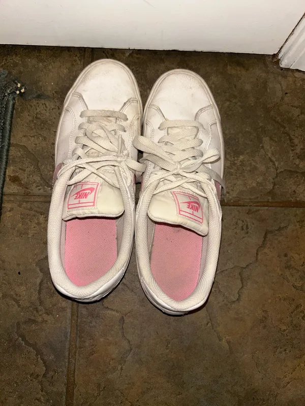 White and Pink Nike Casual Shoes - Image 5