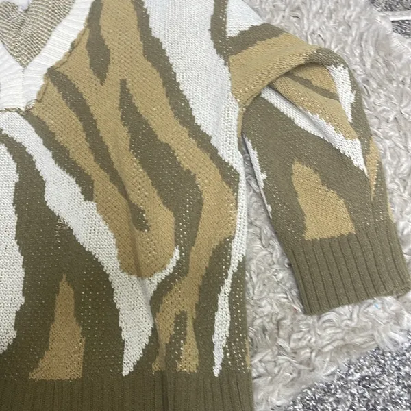 Pol distressed animal print green tan white large bulky sweater - Image 3