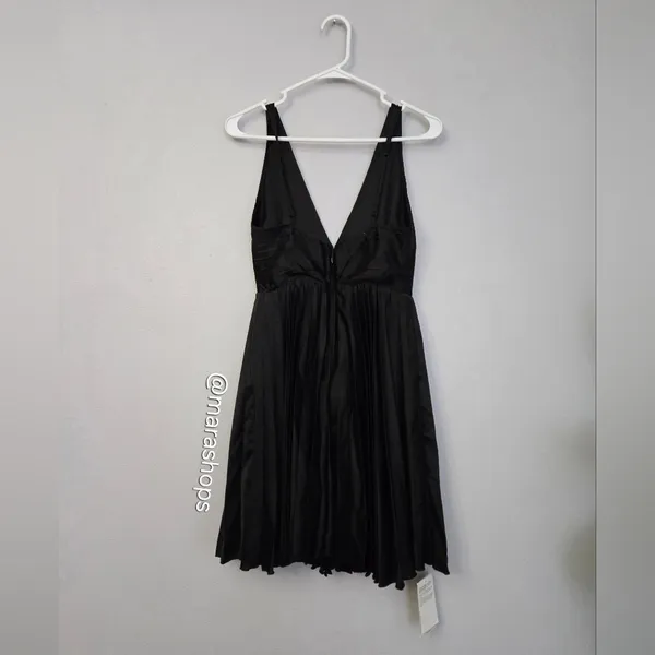 Abercrombie Black Pleated Plunge Mini Dress - Image 10