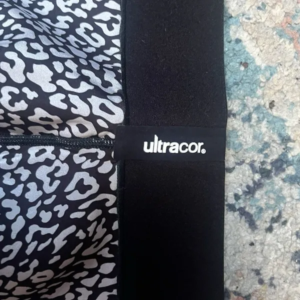 ULTRACOR Leggings Size Small EUC Black White Animal Print Smooth Sleek Yoga - Image 8