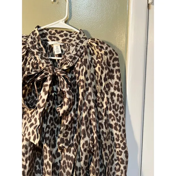 H&M Women's Size Medium Tie-Neck Blouse Light Beige Leopard Print Long Sleeve - Image 6