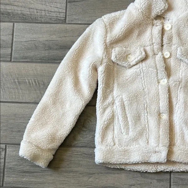Trendy White Sherpa Jacket - Image 3