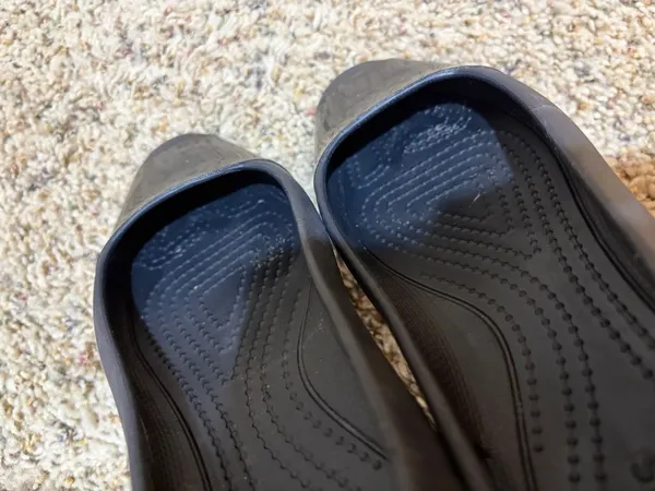 Crocs Sienna Black Shiny Patent Toe Rubber Flats Size 6 - Image 4