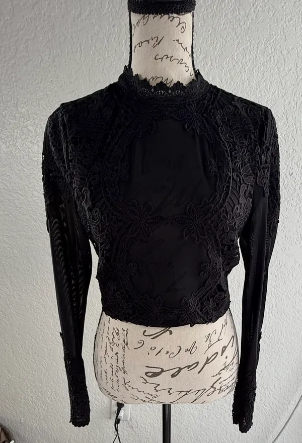 Windsor Black Lace Overlay Long Sleeve Mesh Crop Top - Size Small - Image 5