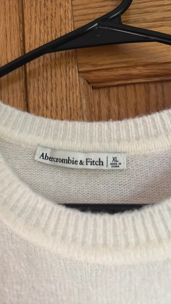 Abercrombie Short Sleeve Sweater - Image 3