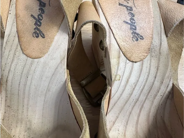 Free people heels platform shoes sz 38 or 7.5 wedges - Image 4