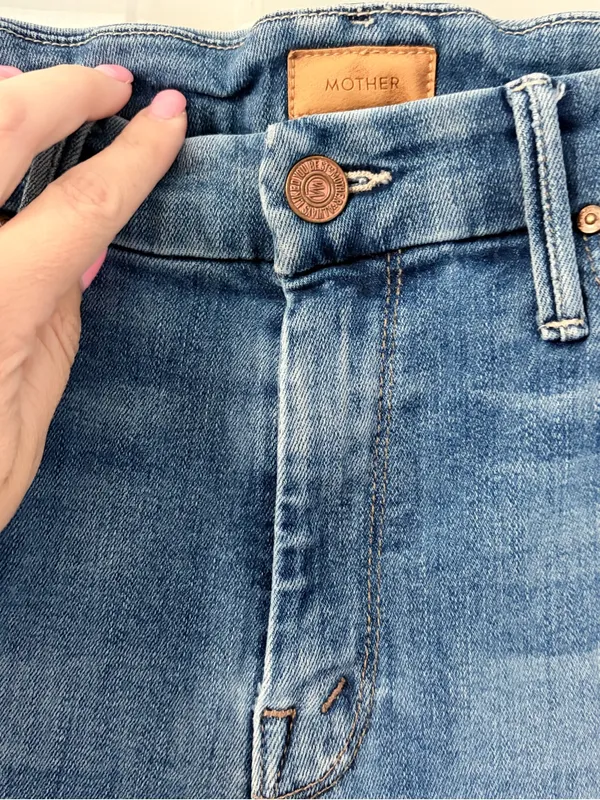 MOTHER Skinny Jeans in Medium Blue Wash - Image 4