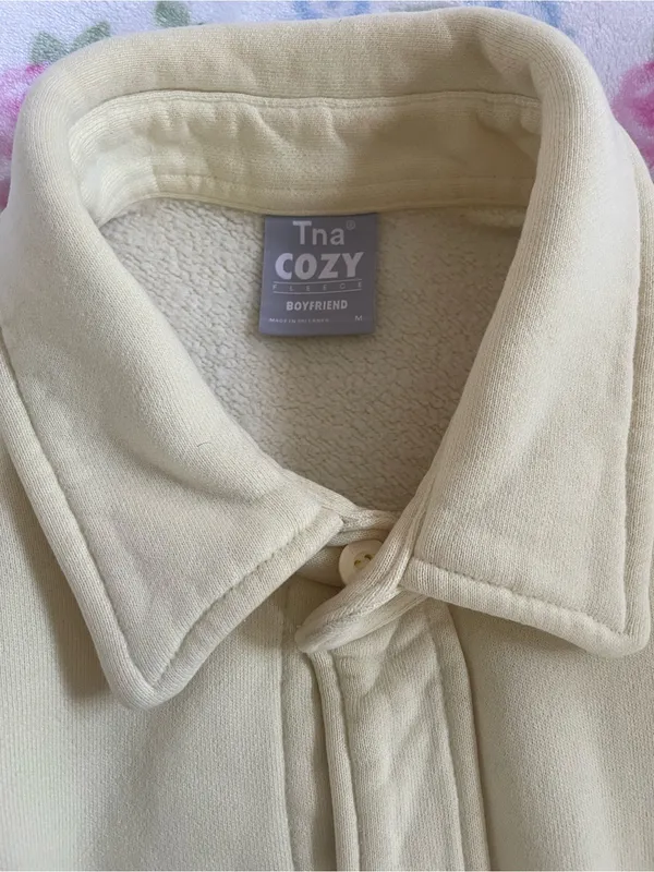 Aritzia Pale Cream Lightweight Shirt Jacket - Image 3
