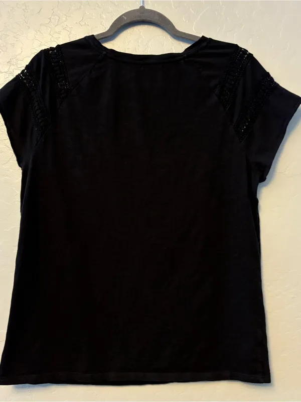 LOFT black short sleeve shirt with crochet and fringe tassel details size medium - Image 9