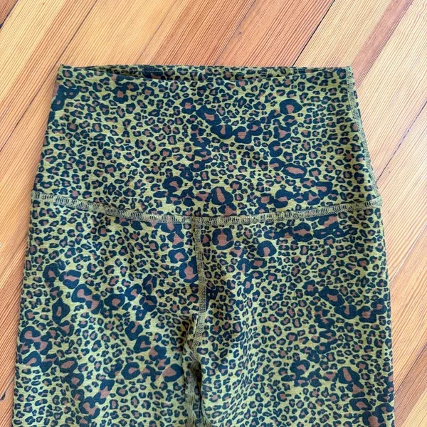 Beyond Yoga Spacedye Midi Leggings NWOT in Bronze Star Animal Print Size S - Image 4