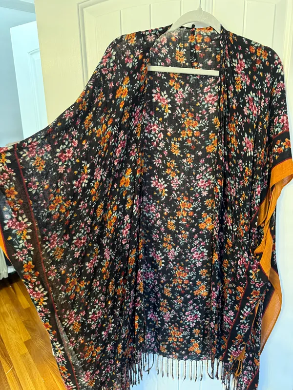American Eagle Black Floral Kimono - Image 2