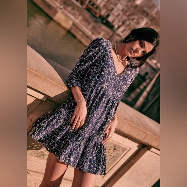 Sézane Aura babydoll eyelet floral 3/4 sleeve Dress in navy blue size 2 - Image 2