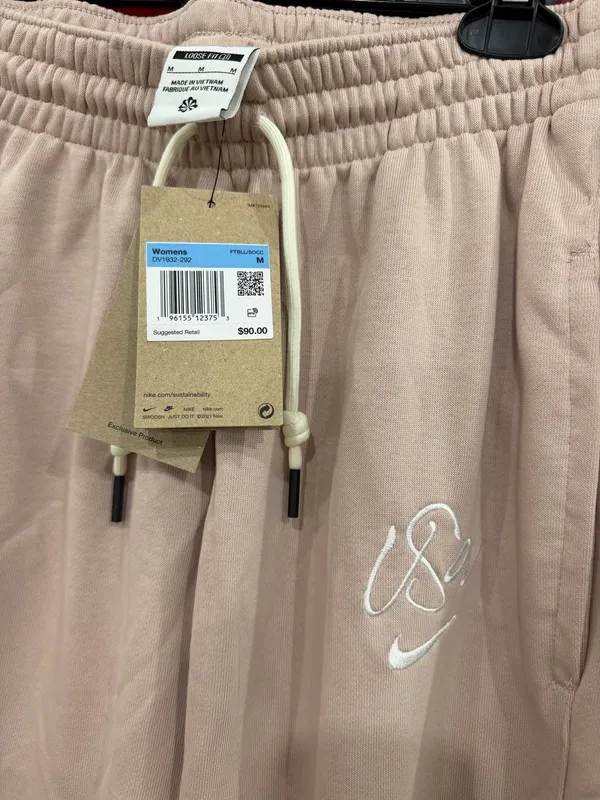 Women’s Nike Joggers size medium  - Image 6
