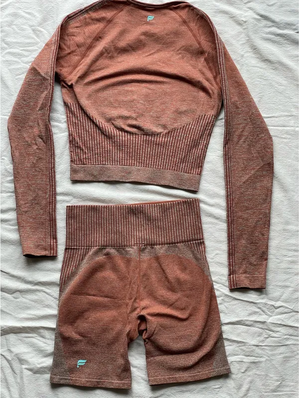 Fabletics Set Workout biker shorts and long sleeve top - Image 3