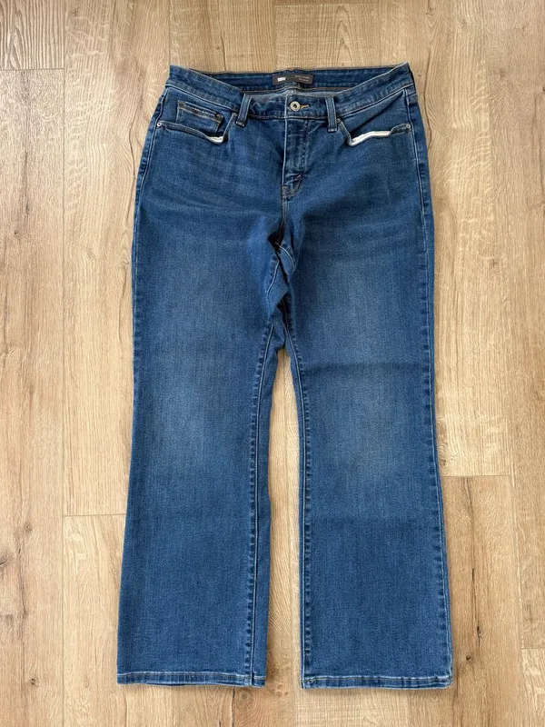 Levi’s 512 Perfectly Shaping Bootcut Jeans Medium Wash Stretch Denim - Image 2