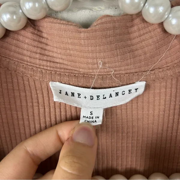 Jane + Delancey Neutral Ribbed Knit Collar Top Size S - Image 4