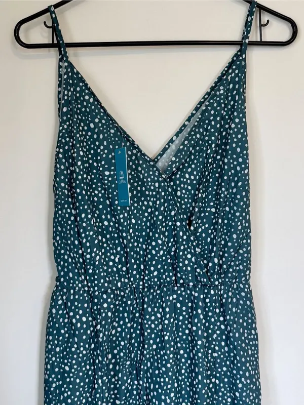NWT Cupshe Green V-Neck Split Maxi Dress - Size: Large - Image 3