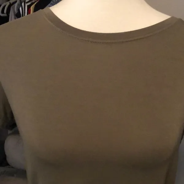 Super Cute American Eagle Short Sleeve Crop Top - Image 2