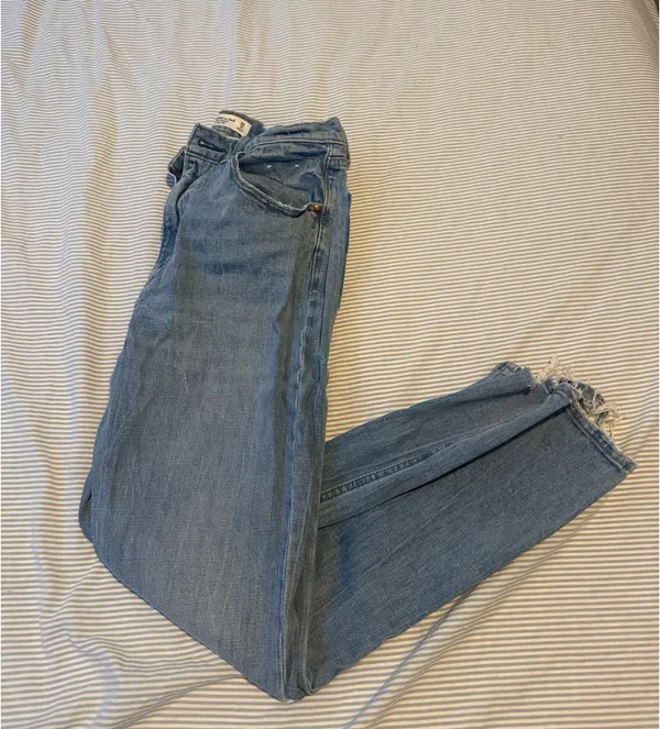Women’s Abercrombie Ankle Straight High Rise Jeans - Image 3