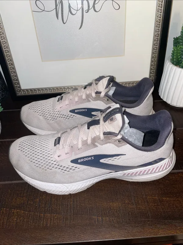 Brooks Launch GTS 8 Women's Running Sneakers Gray & Pink Size 9 - Image 6