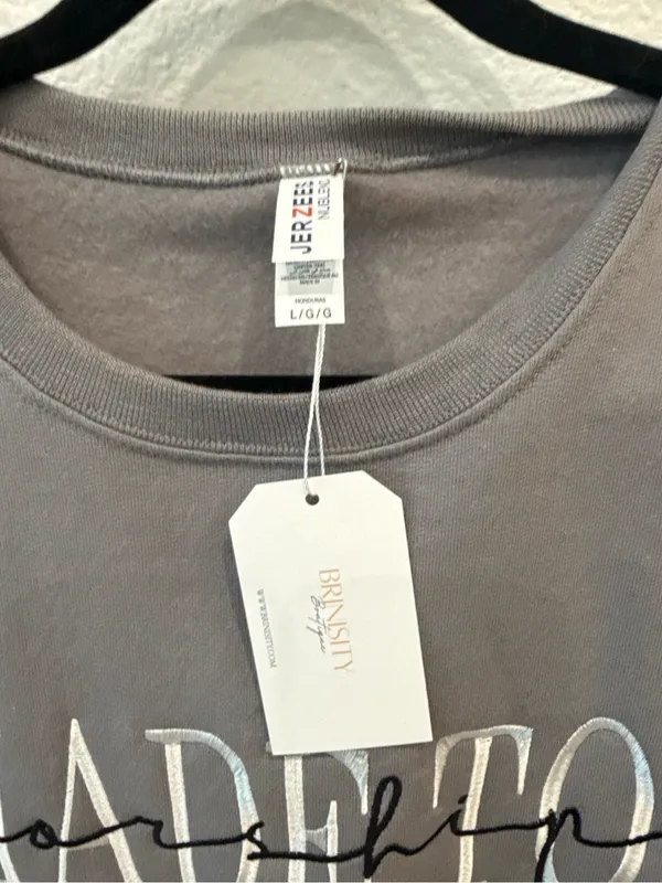 Jerzees Nublend Gray “Made to Worship” Embroidered Sweatshirt Large NWT - Image 4